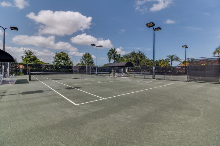 Valencia Lakes Tennis Courts